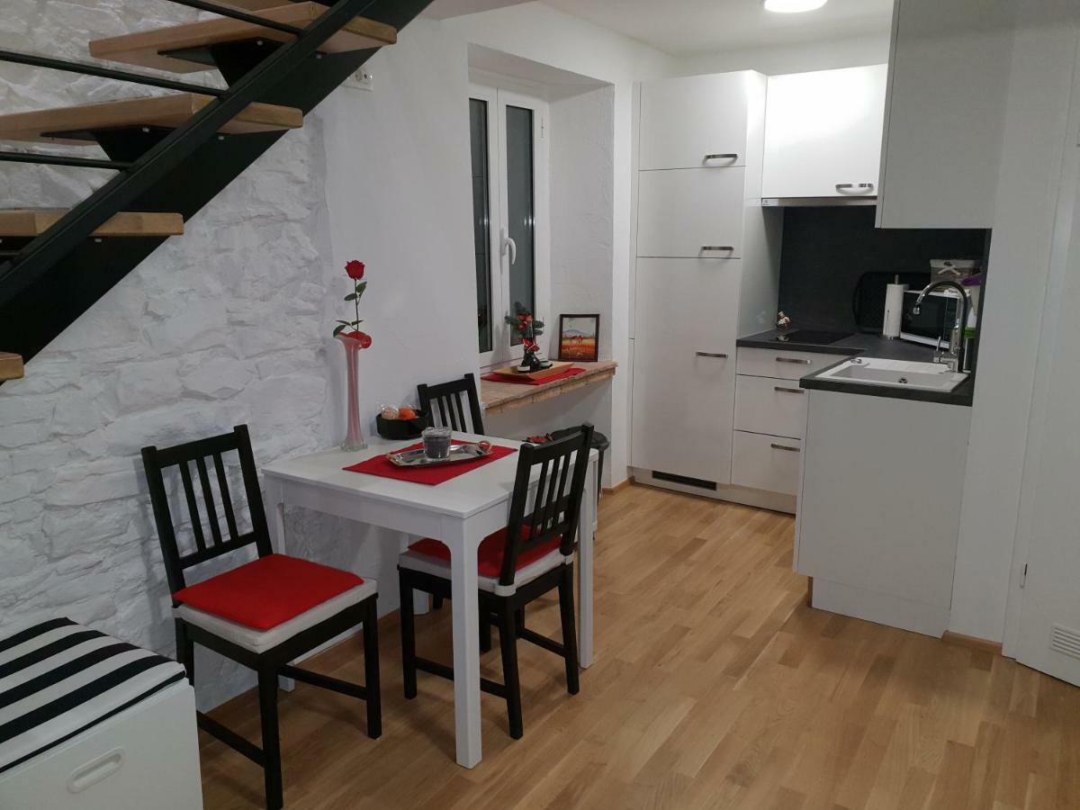 Apartemen 45 m² dengan 1 kamar tidur dan 1 kamar mandi pribadi di Izola Bagian luar foto